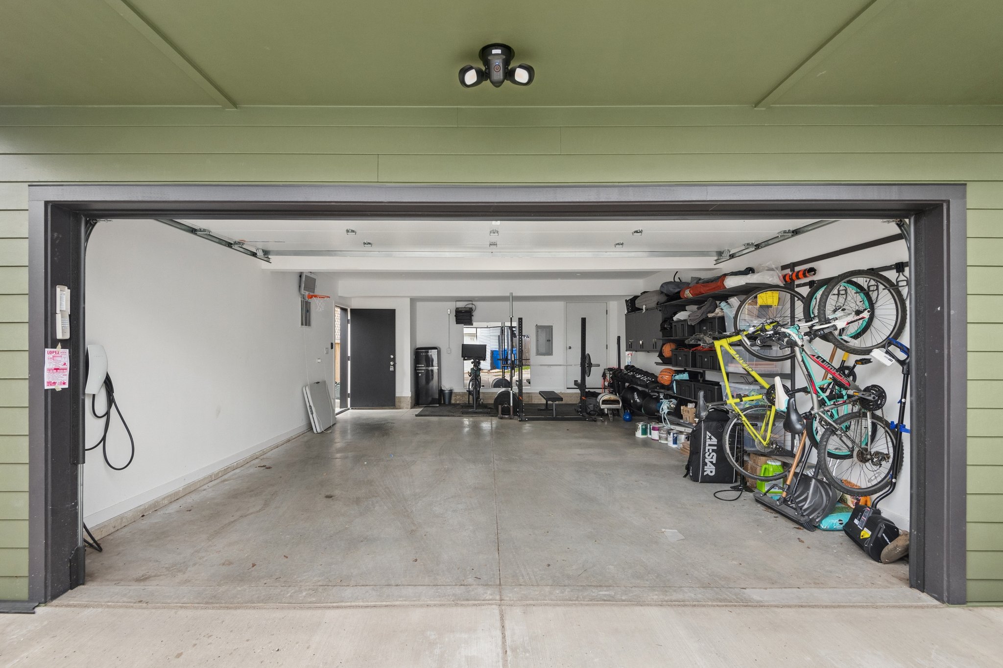 2250 W Berwyn Ave_038.jpg