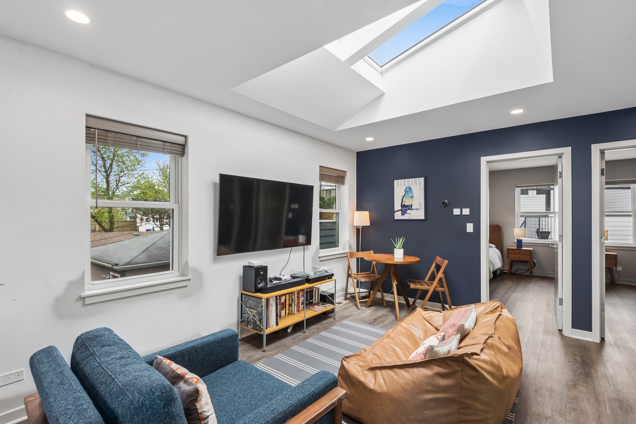 2250 W Berwyn Ave_040.jpg