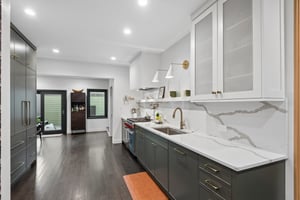 2250 W Berwyn Ave_016.jpg