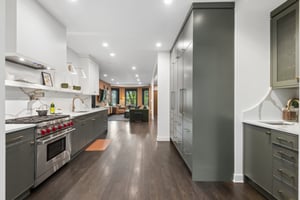 2250 W Berwyn Ave_017.jpg