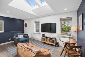 2250 W Berwyn Ave_039.jpg