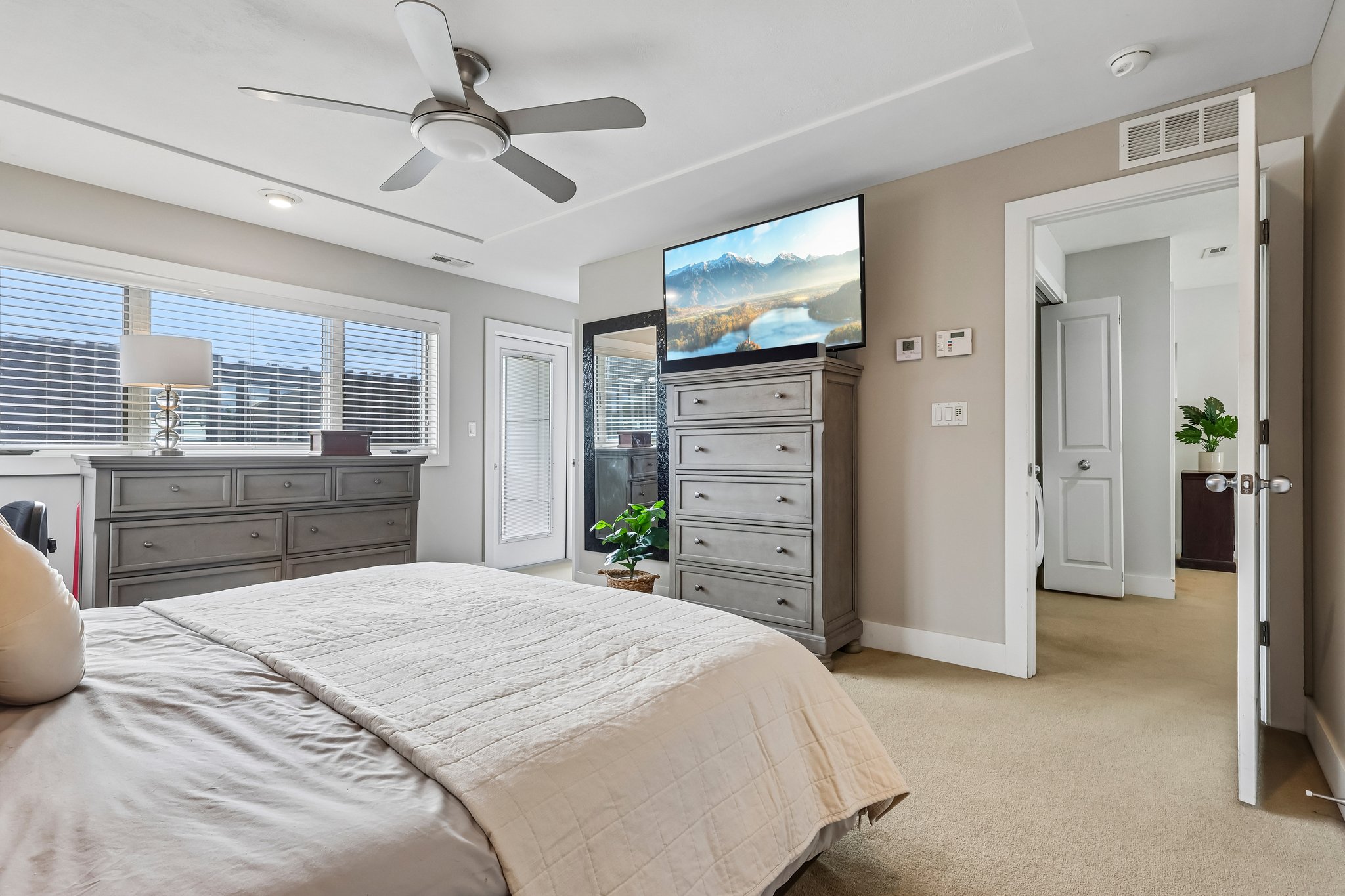 City View Dr-S2307-024.jpg
