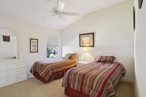 Opal Ct-S2002-037.jpg