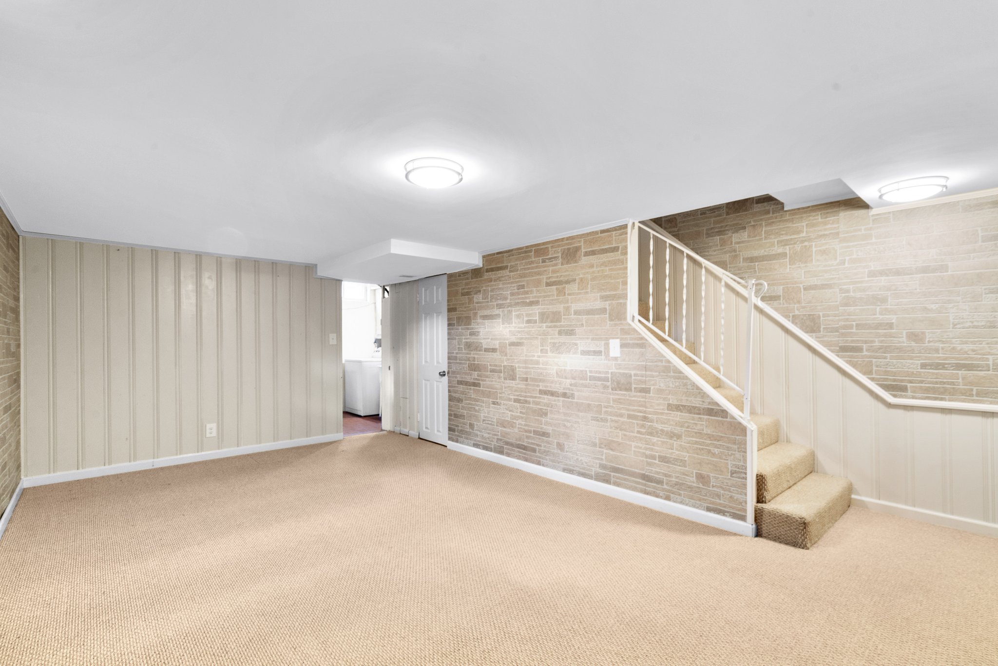 2251 Roanoke Dr. 31.jpg