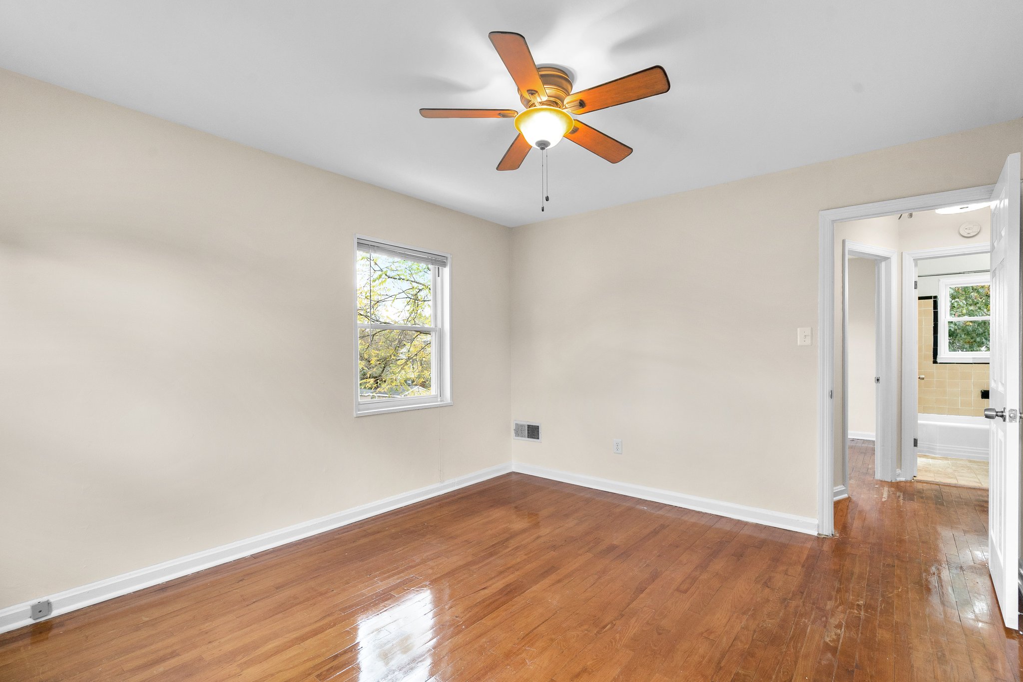 2251 Roanoke Dr. 24.jpg