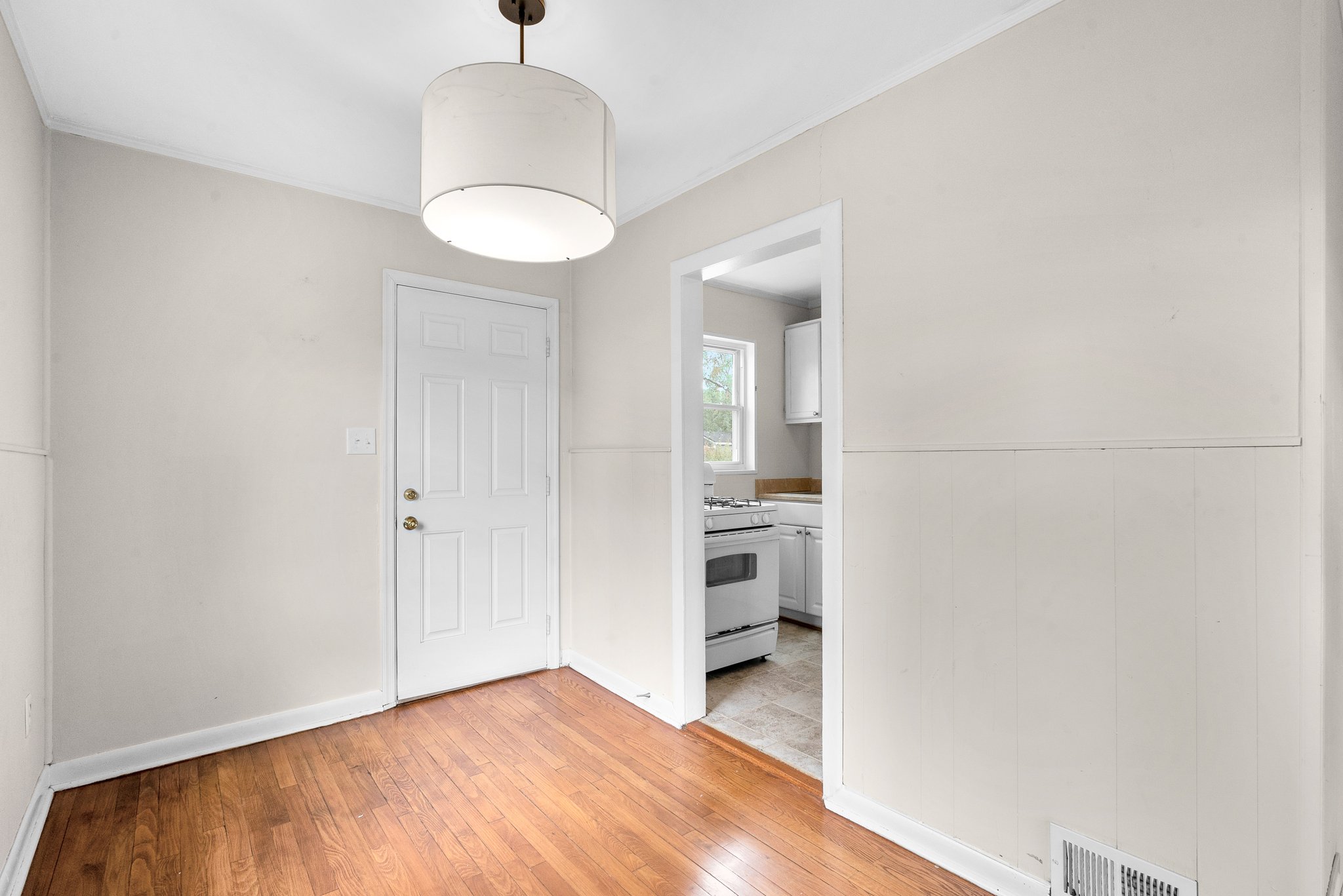 2251 Roanoke Dr. 11.jpg