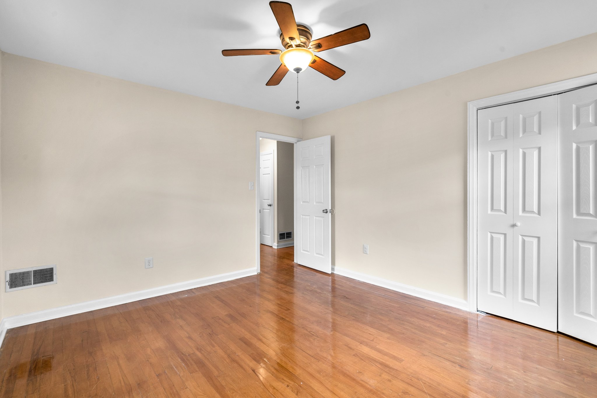 2251 Roanoke Dr. 23.jpg