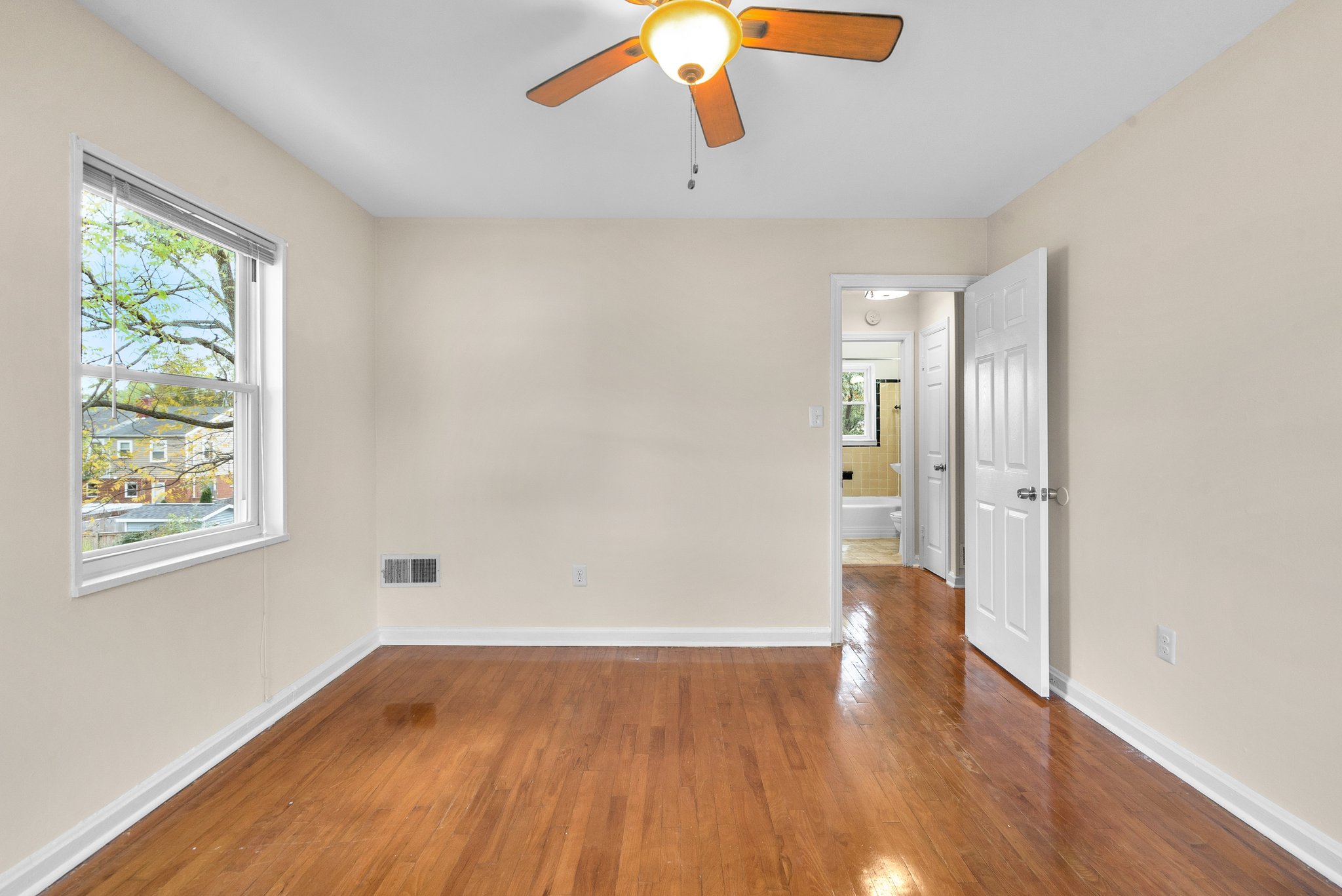 2251 Roanoke Dr. 25.jpg