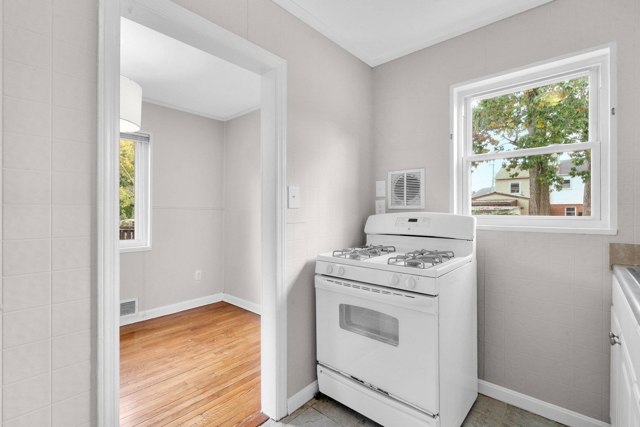 2251 Roanoke Dr. 14.jpg