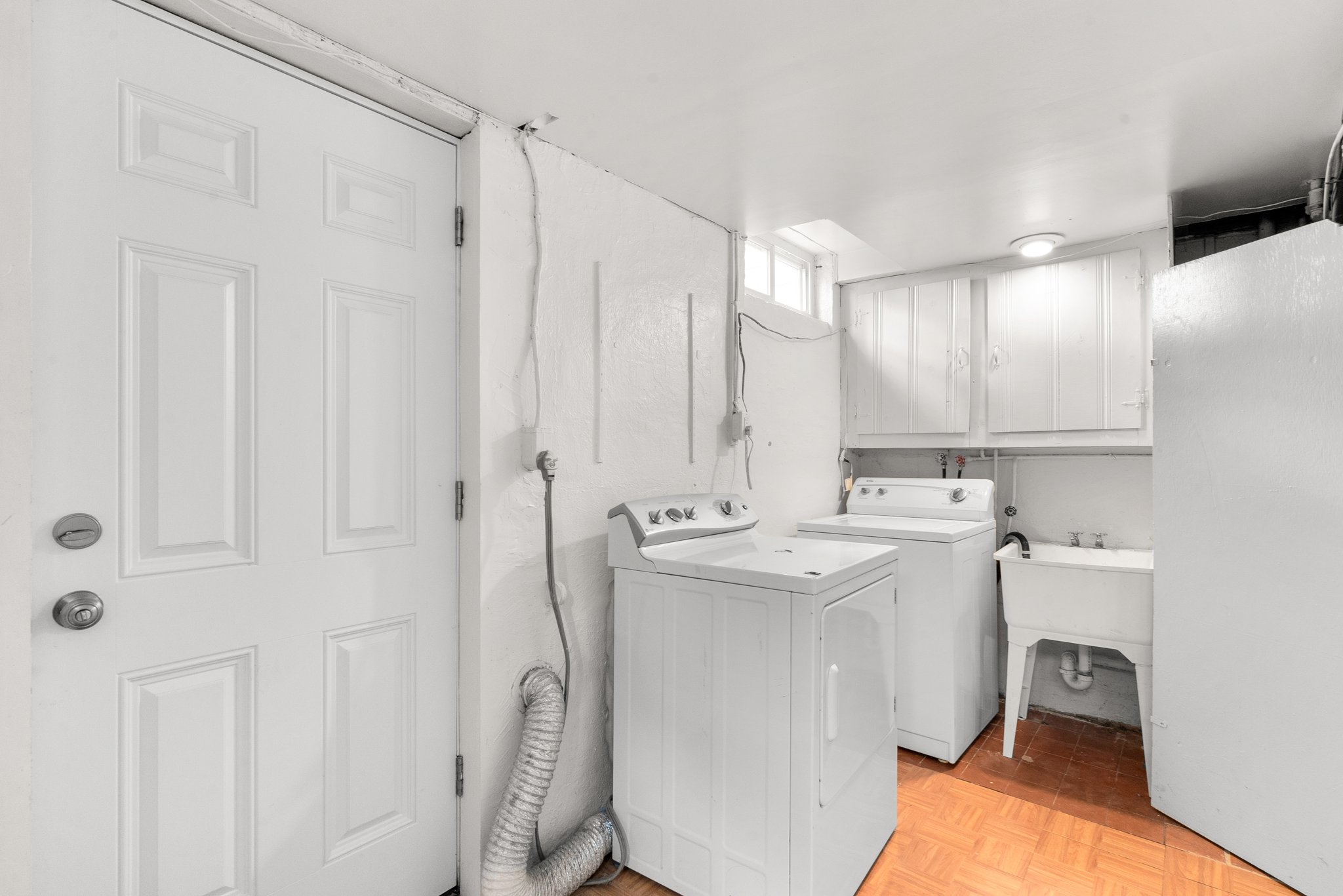 2251 Roanoke Dr. 28.jpg