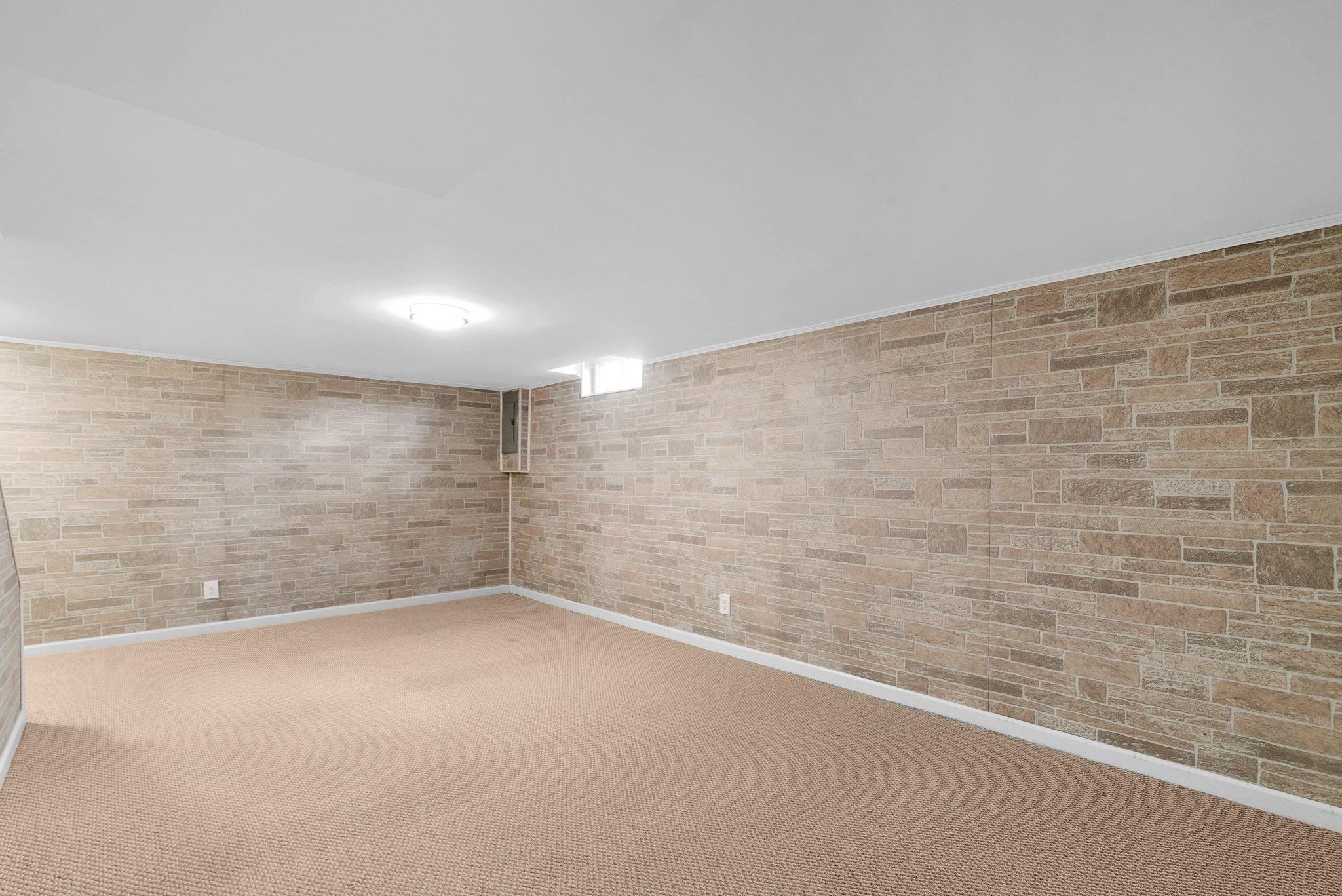 2251 Roanoke Dr. 29.jpg