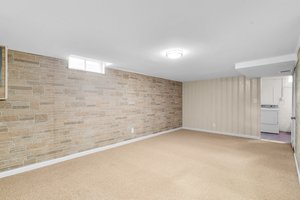 2251 Roanoke Dr. 32.jpg