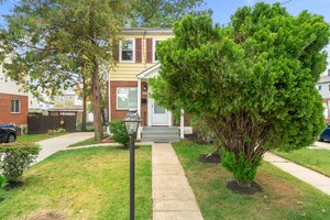 2251 Roanoke Dr. 03.jpg