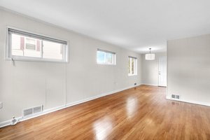 2251 Roanoke Dr. 10.jpg