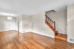 2251 Roanoke Dr. 09.jpg