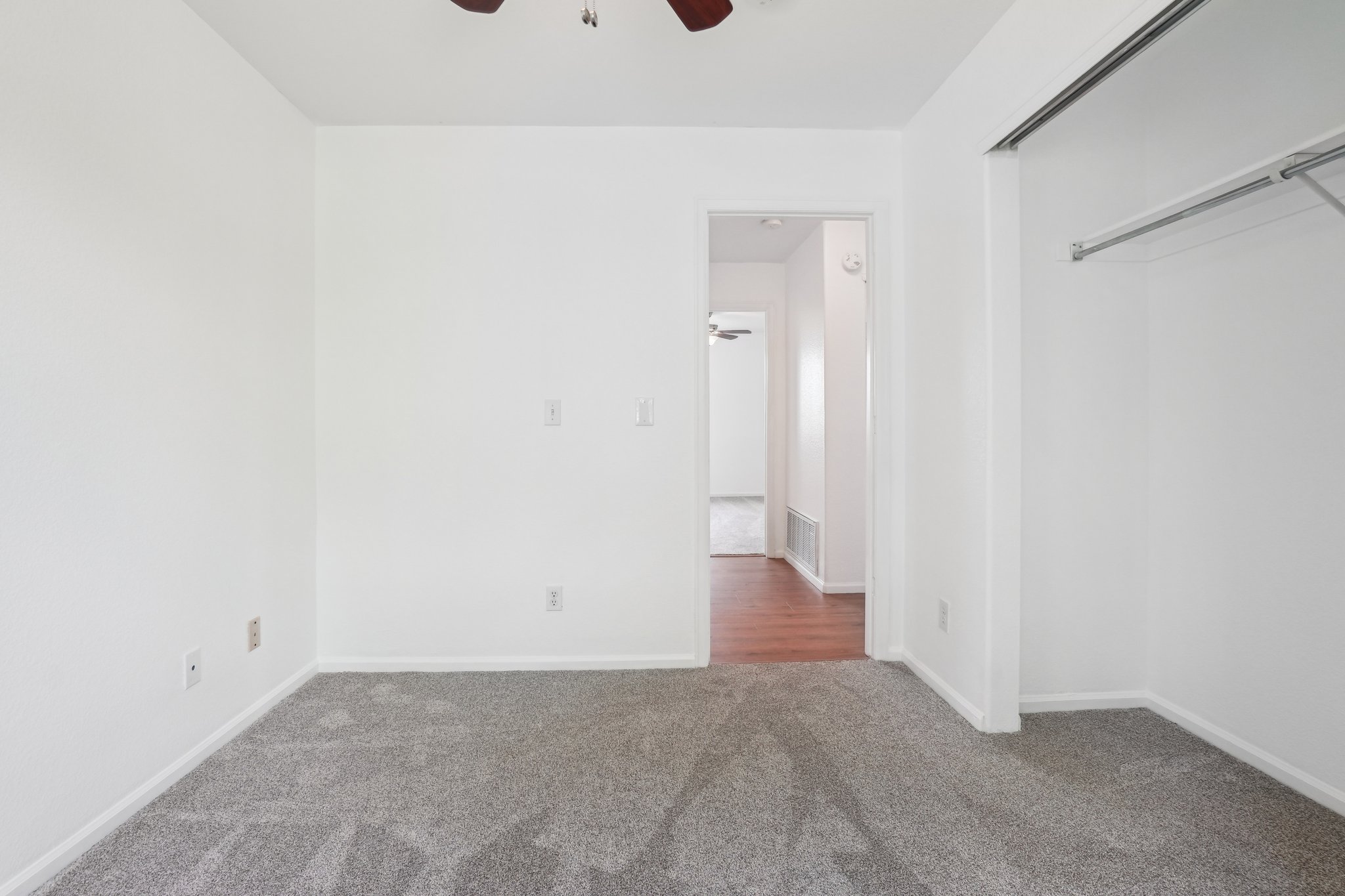 Coronado Pkwy N D-3005-017.jpg