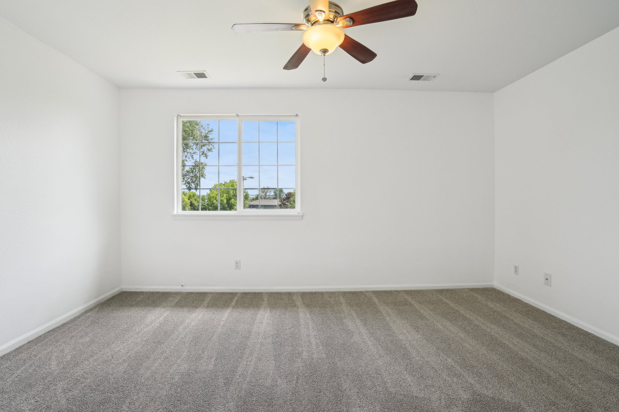 Coronado Pkwy N D-3005-018.jpg