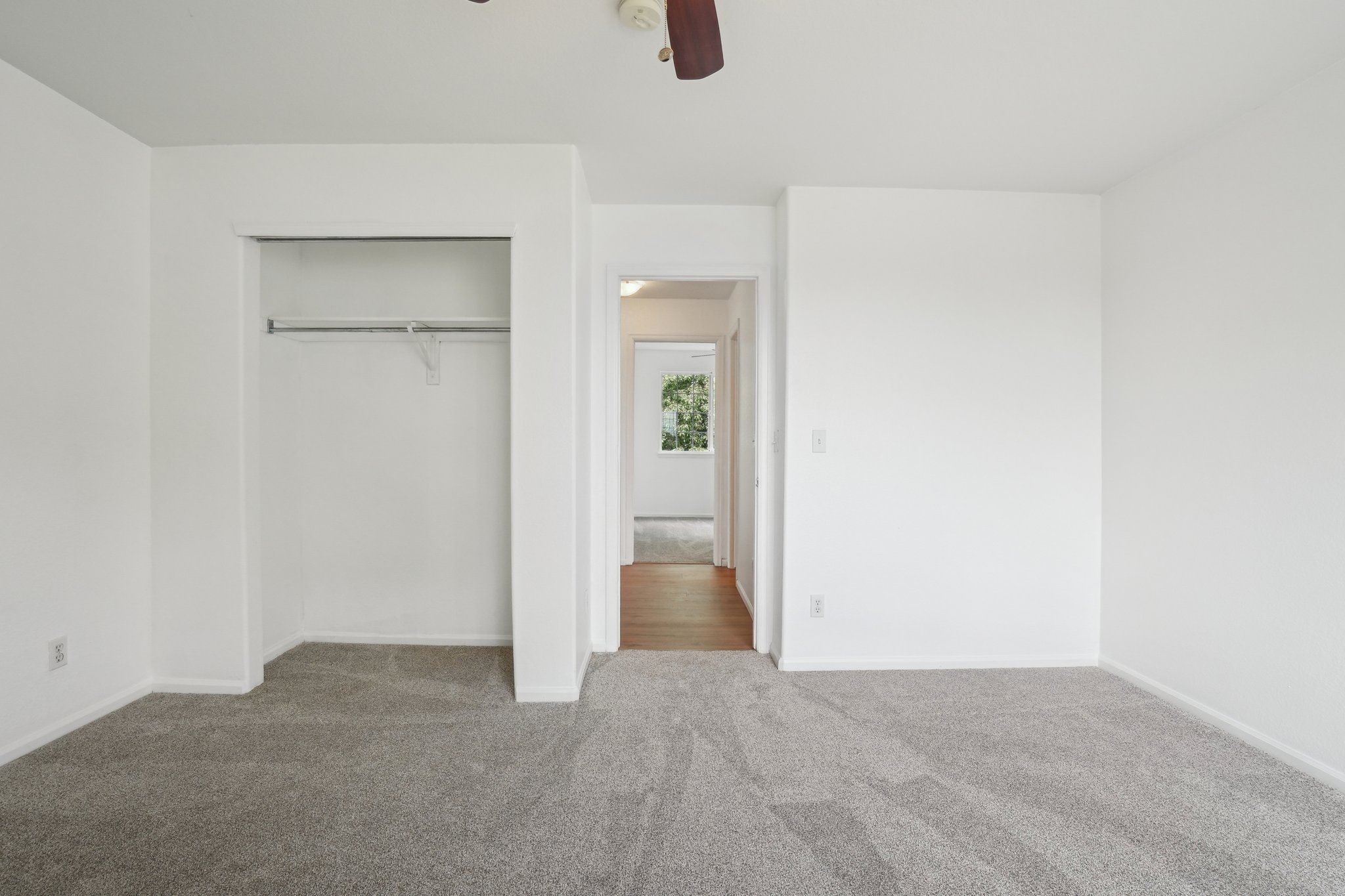Coronado Pkwy N D-3005-019.jpg