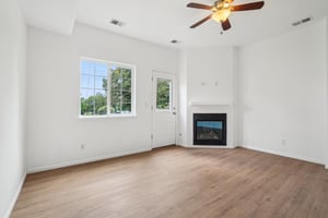 Coronado Pkwy N D-3005-006.jpg