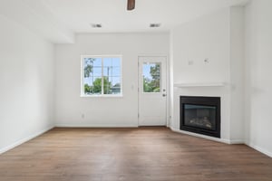 Coronado Pkwy N D-3005-007.jpg
