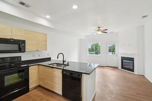 Coronado Pkwy N D-3005-009.jpg