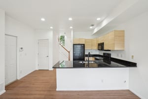 Coronado Pkwy N D-3005-012.jpg