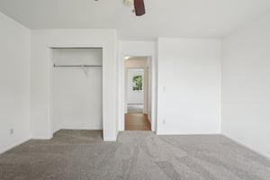 Coronado Pkwy N D-3005-019.jpg