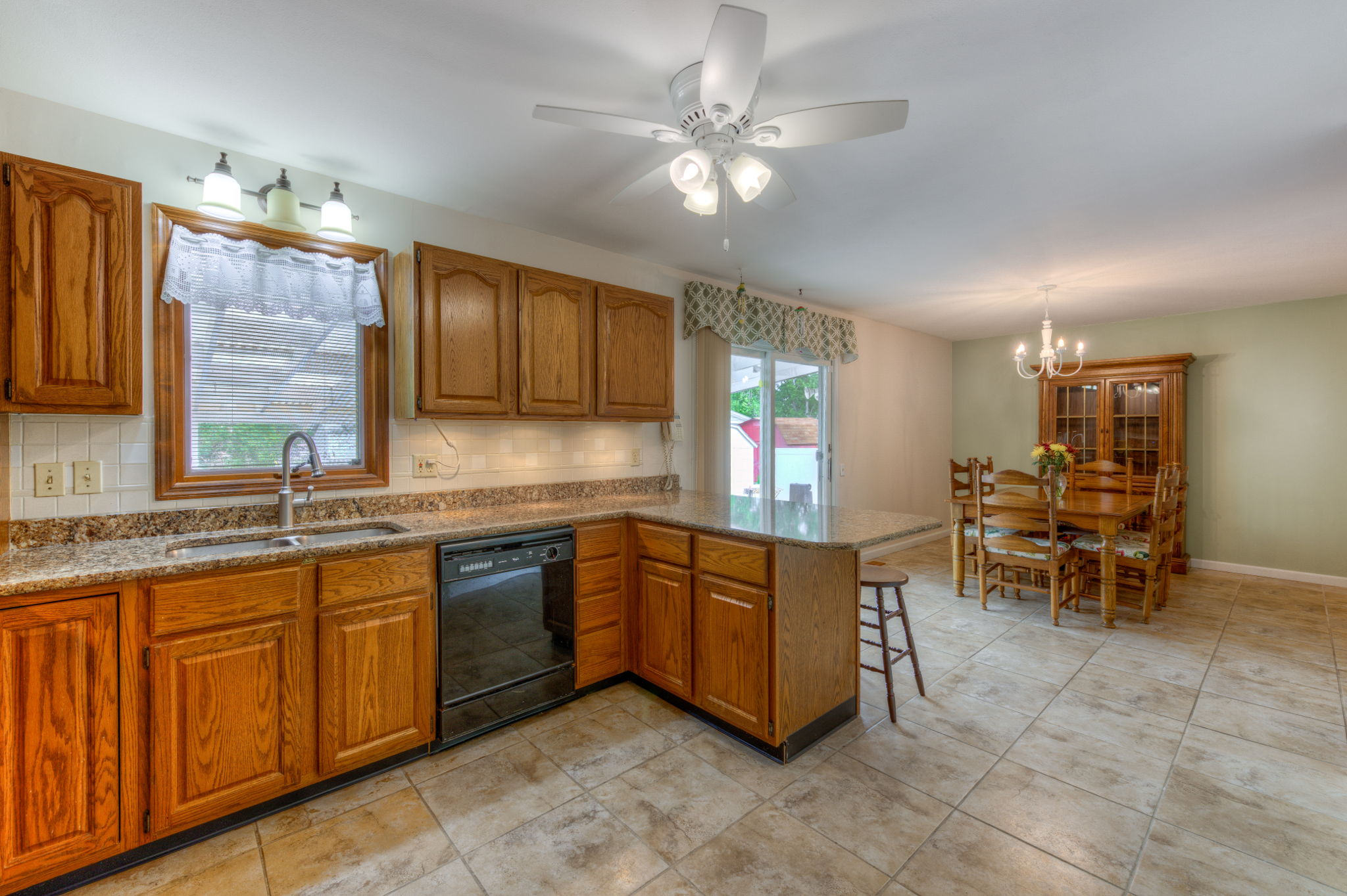 Kitchen/Eating Area