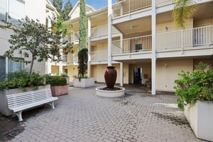 Showers Dr-0311-902.jpg