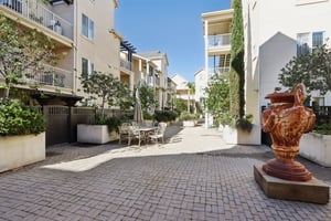 Showers Dr-0311-903.jpg