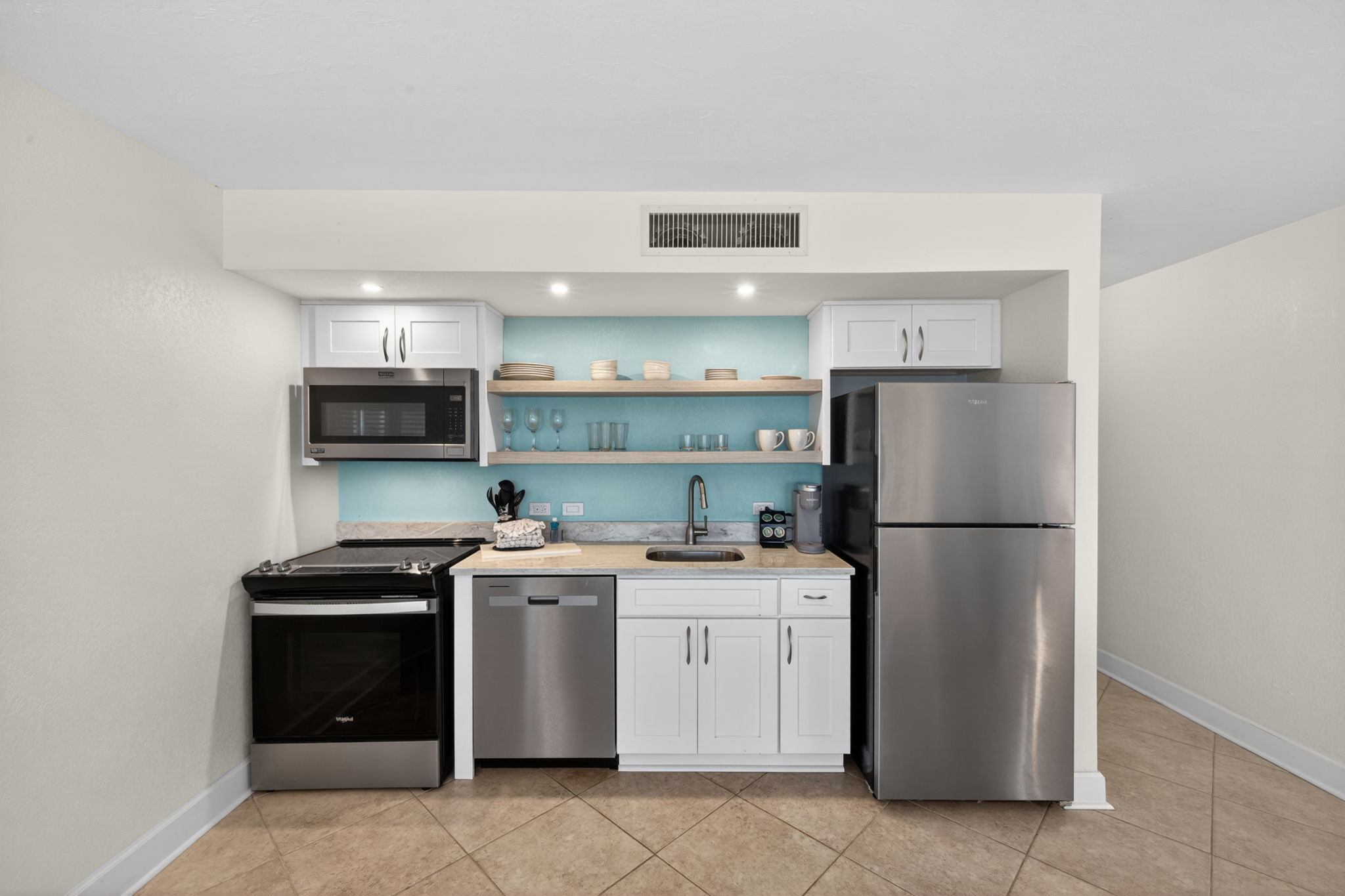 Kitchen 1 of 2