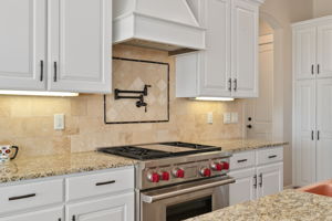 Eat-In-Kitchen