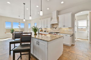Eat-In-Kitchen
