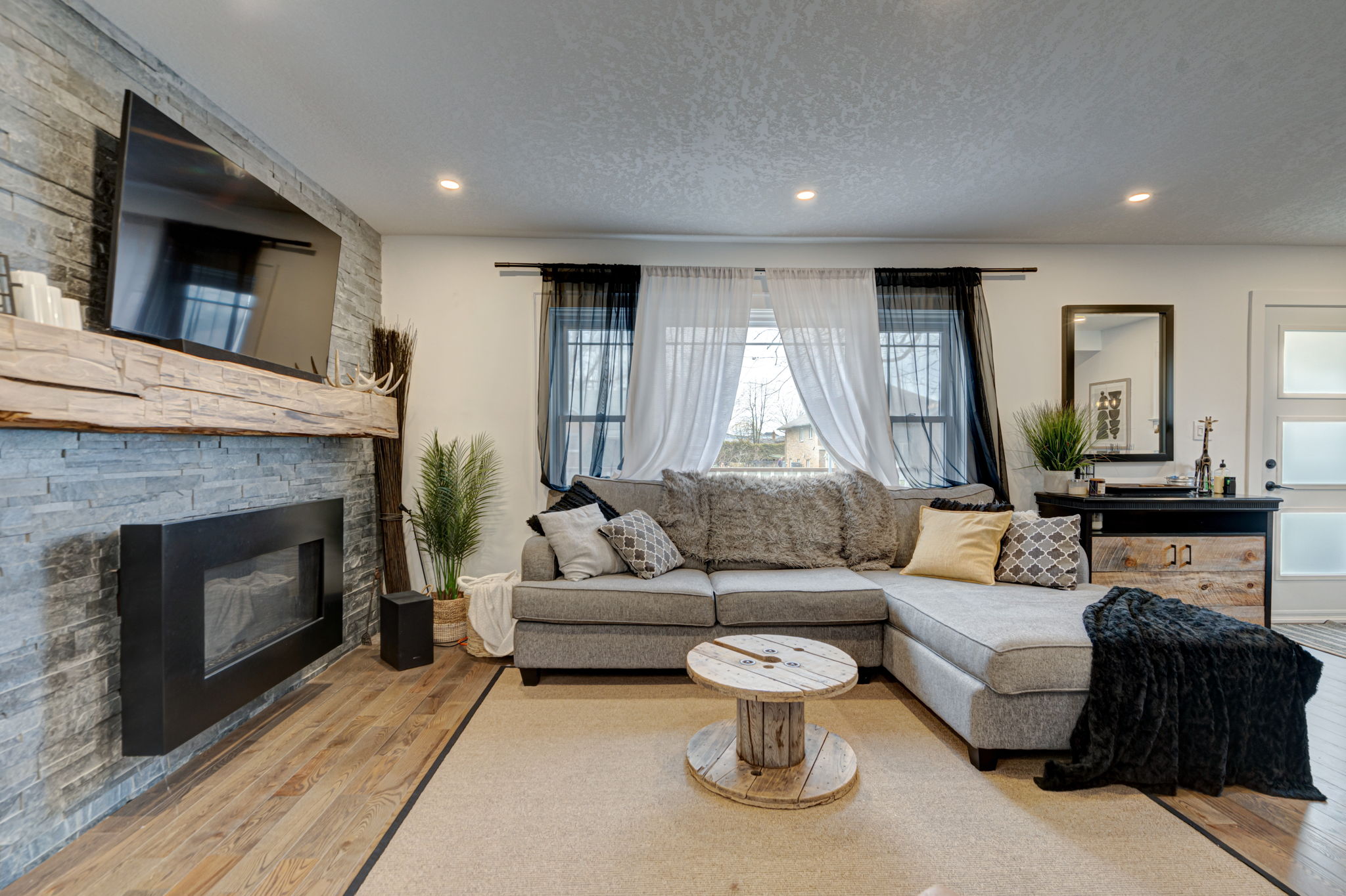 22579 Adelaide Rd, Mount Brydges, ON N0L 1W0 TourMe.ca / Lemontree