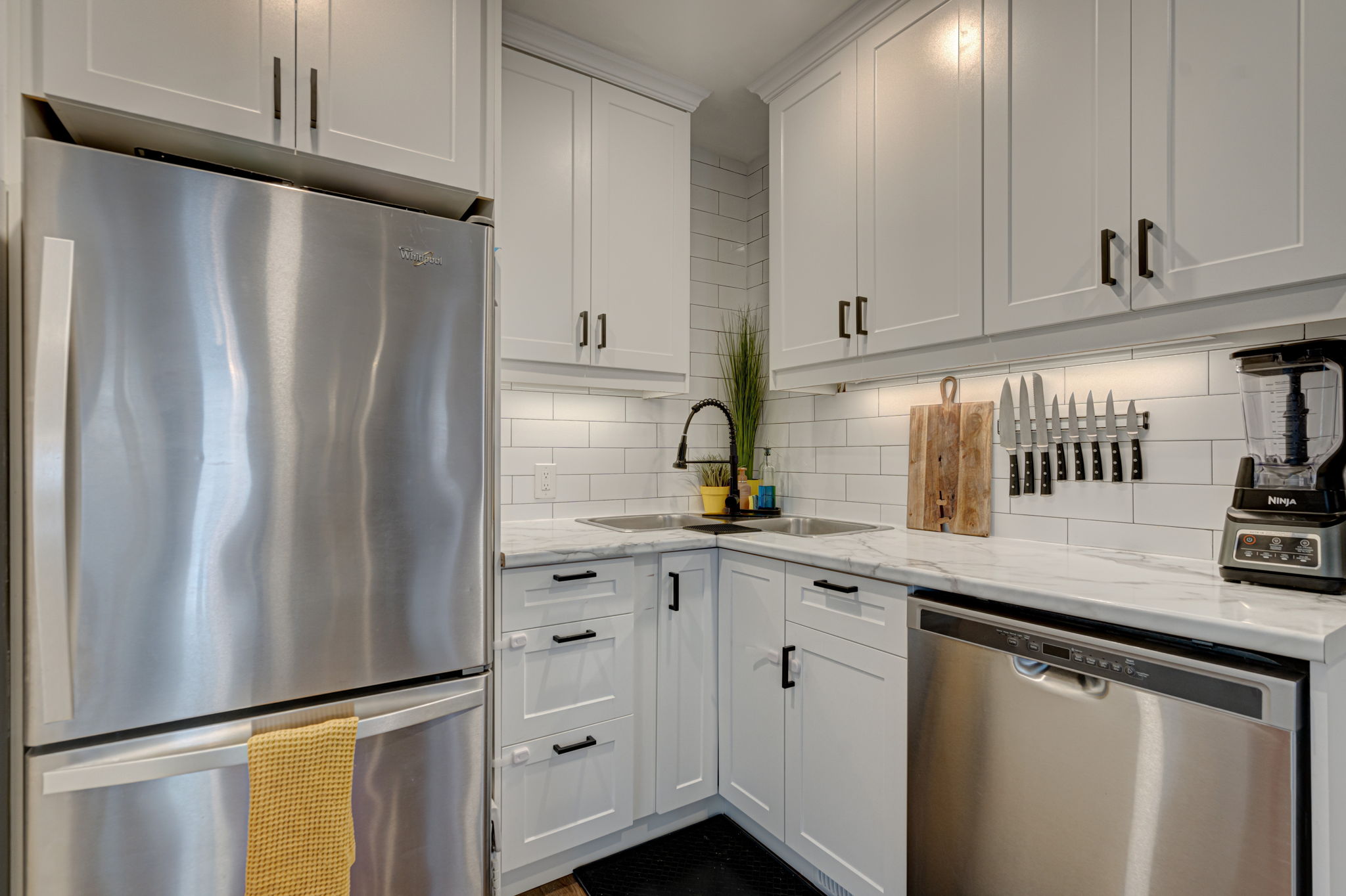 22579 Adelaide Rd, Mount Brydges, ON N0L 1W0 TourMe.ca / Lemontree