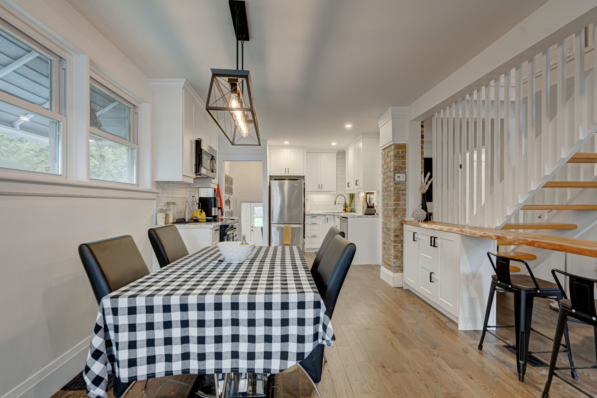 22579 Adelaide Rd, Mount Brydges, ON N0L 1W0 TourMe.ca / Lemontree