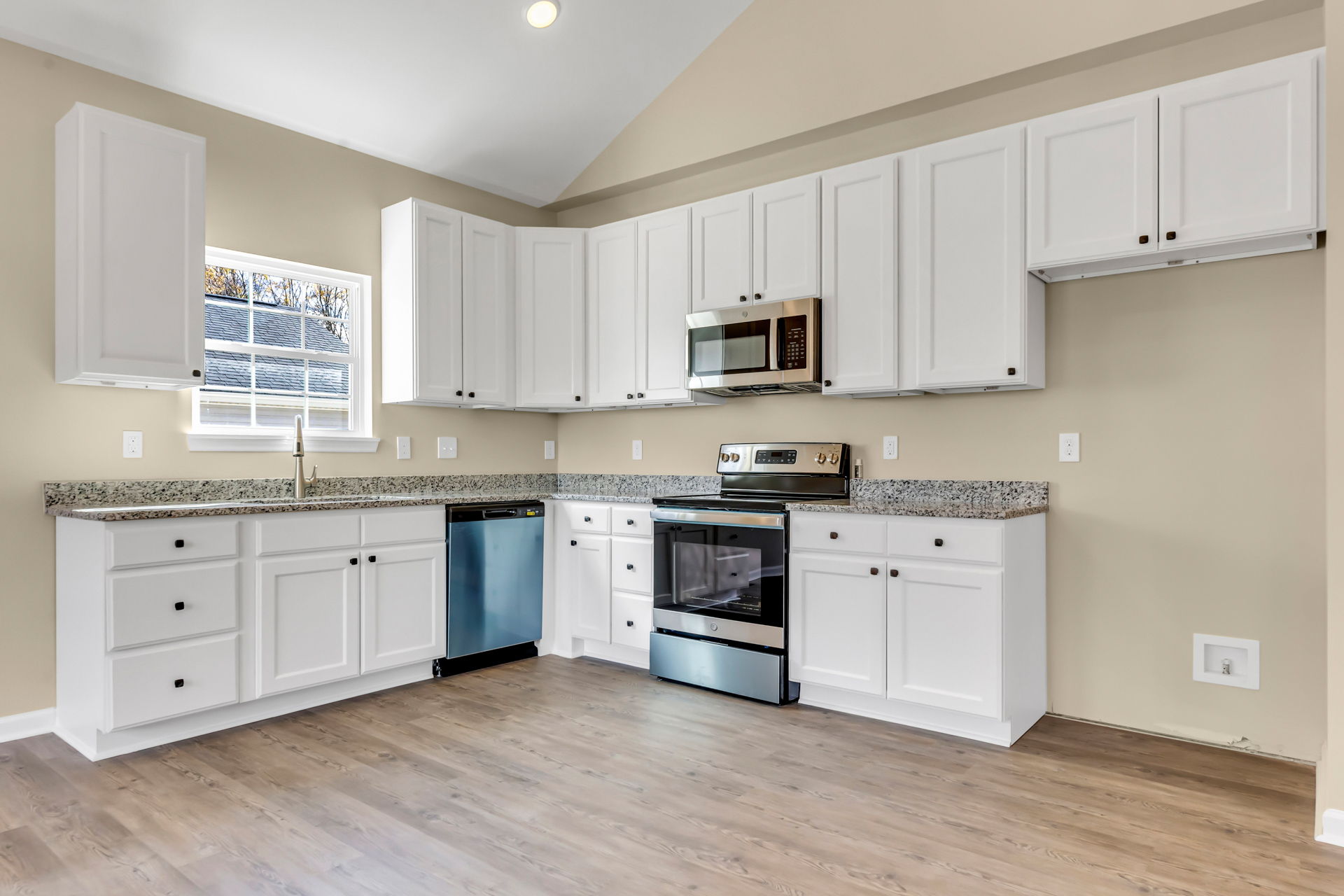 2258 Melrose Dr, Burlington, NC 27217, USA Photo 12