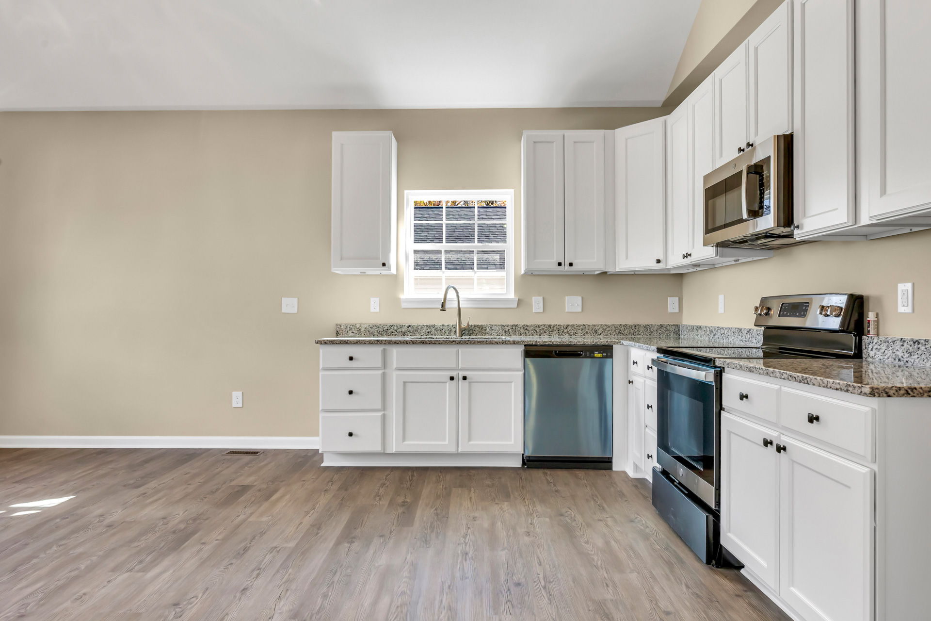 2258 Melrose Dr, Burlington, NC 27217, USA Photo 11
