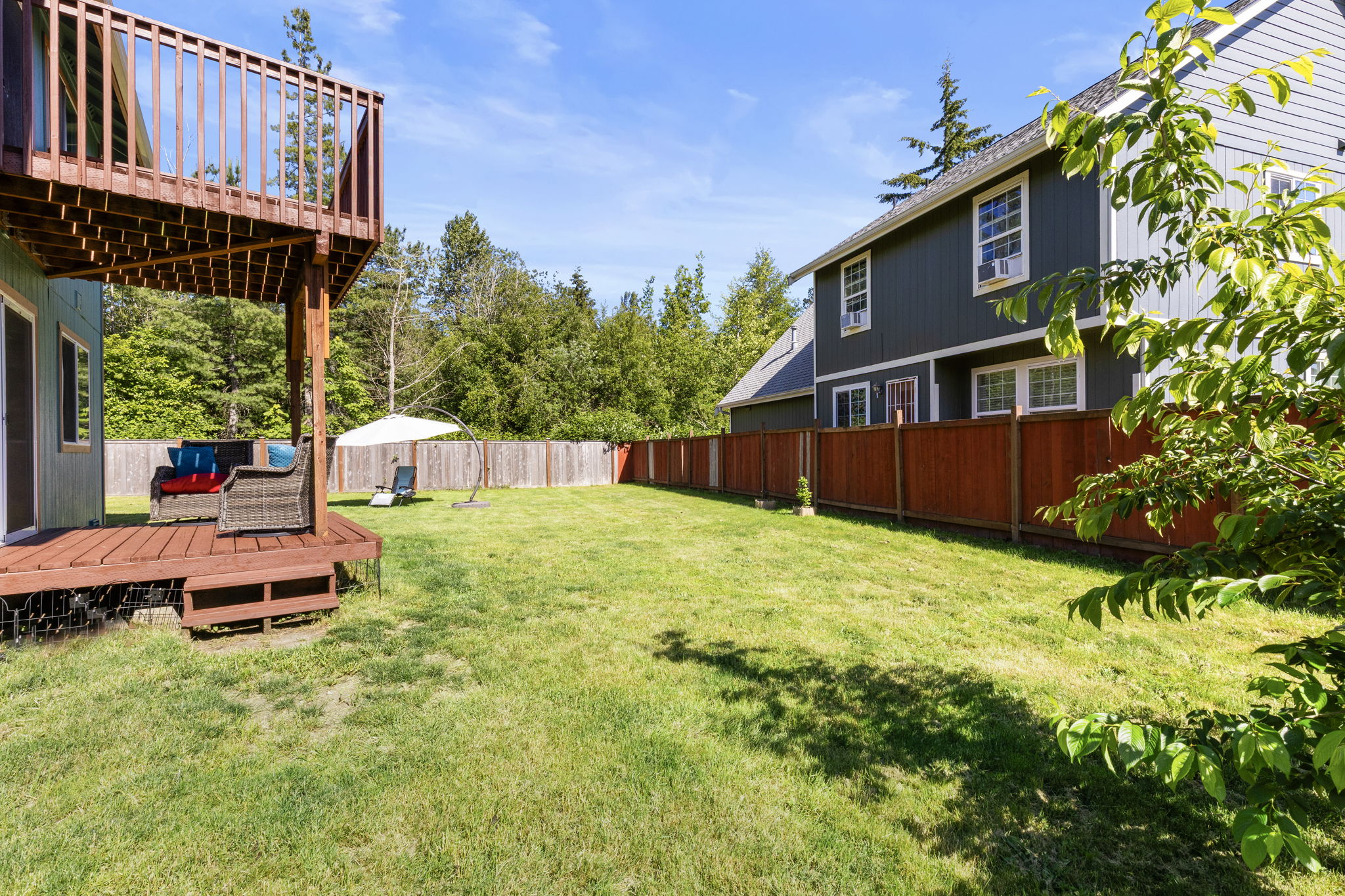HUGE, flat, fully fenced yard!