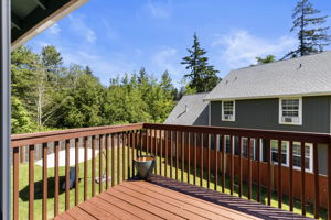 Deck off of the dining/living room!