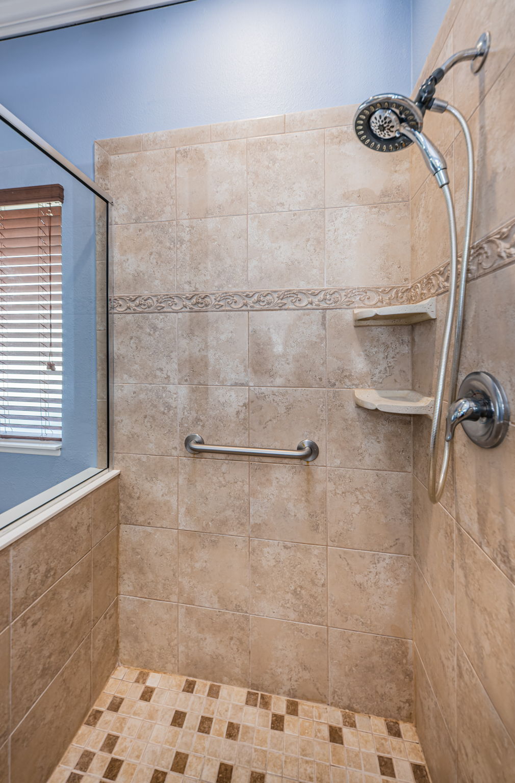 Master Bathroom1e