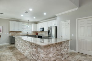 Kitchen/Breakfast Bar