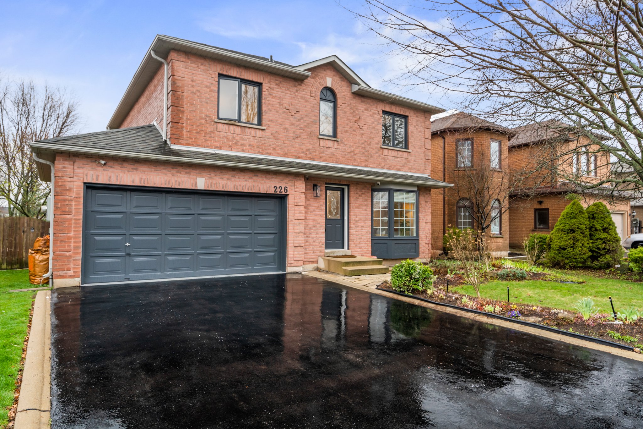 226 Howell Rd Oakville, ON L6H 5Y7