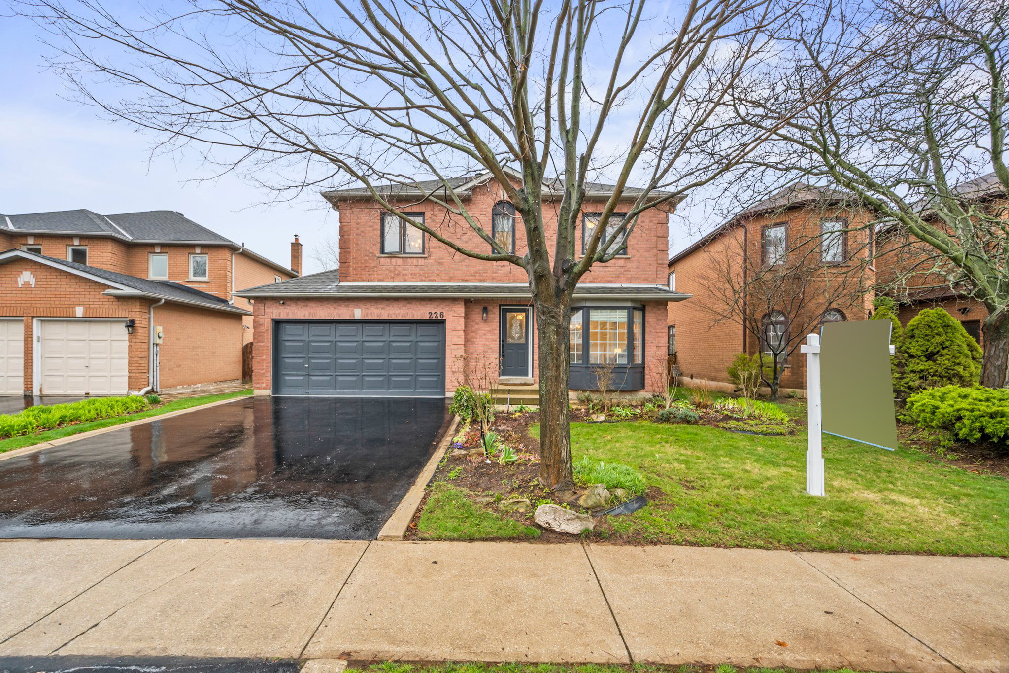 226 Howell Rd Oakville, ON L6H 5Y7
