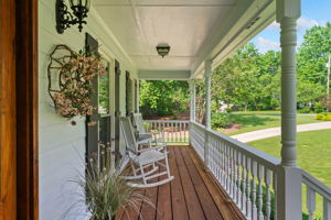 Welcoming Front Porch-let's go ini!