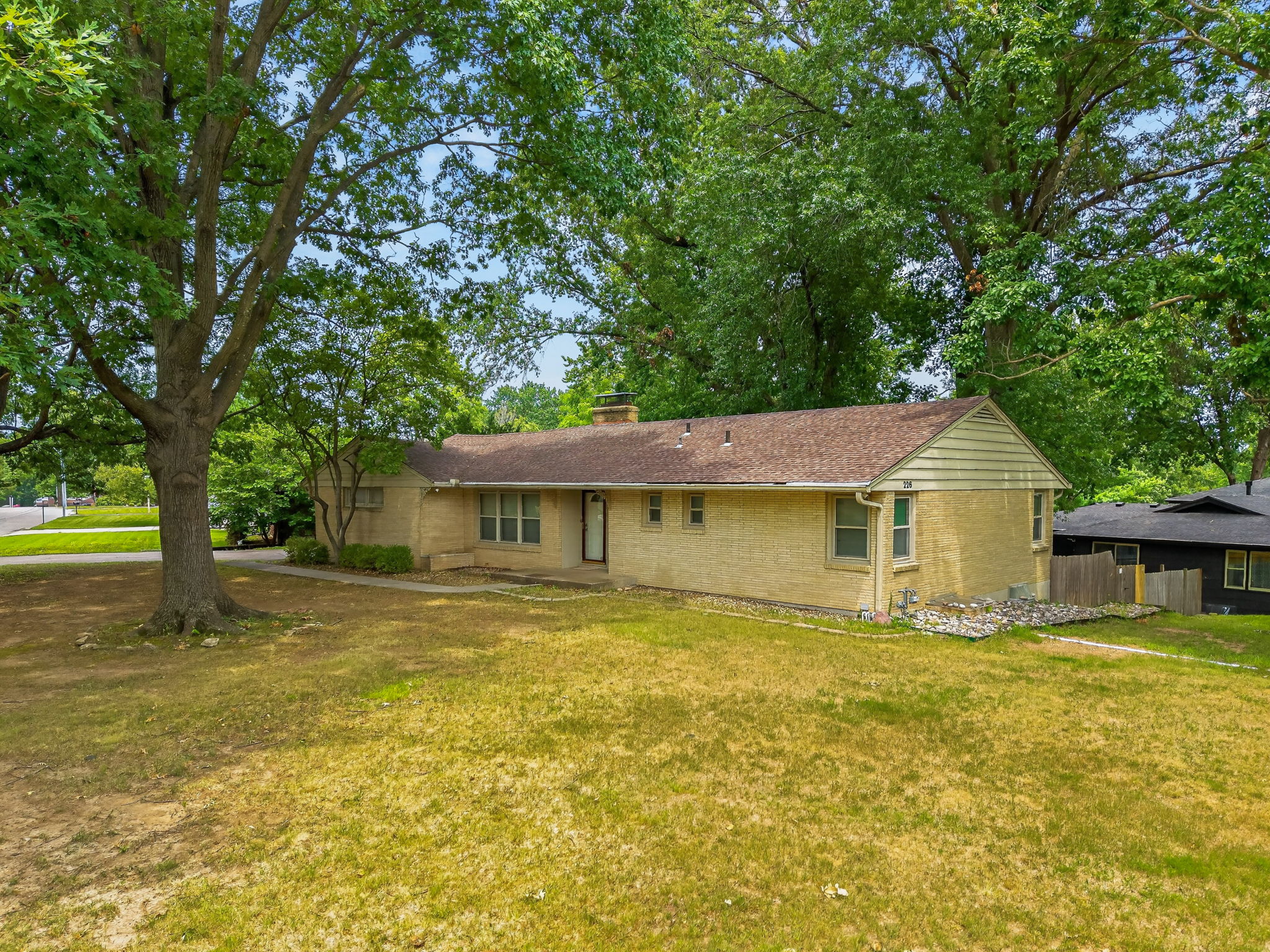 226 NW 43 St-002