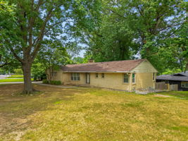 226 NW 43 St-002