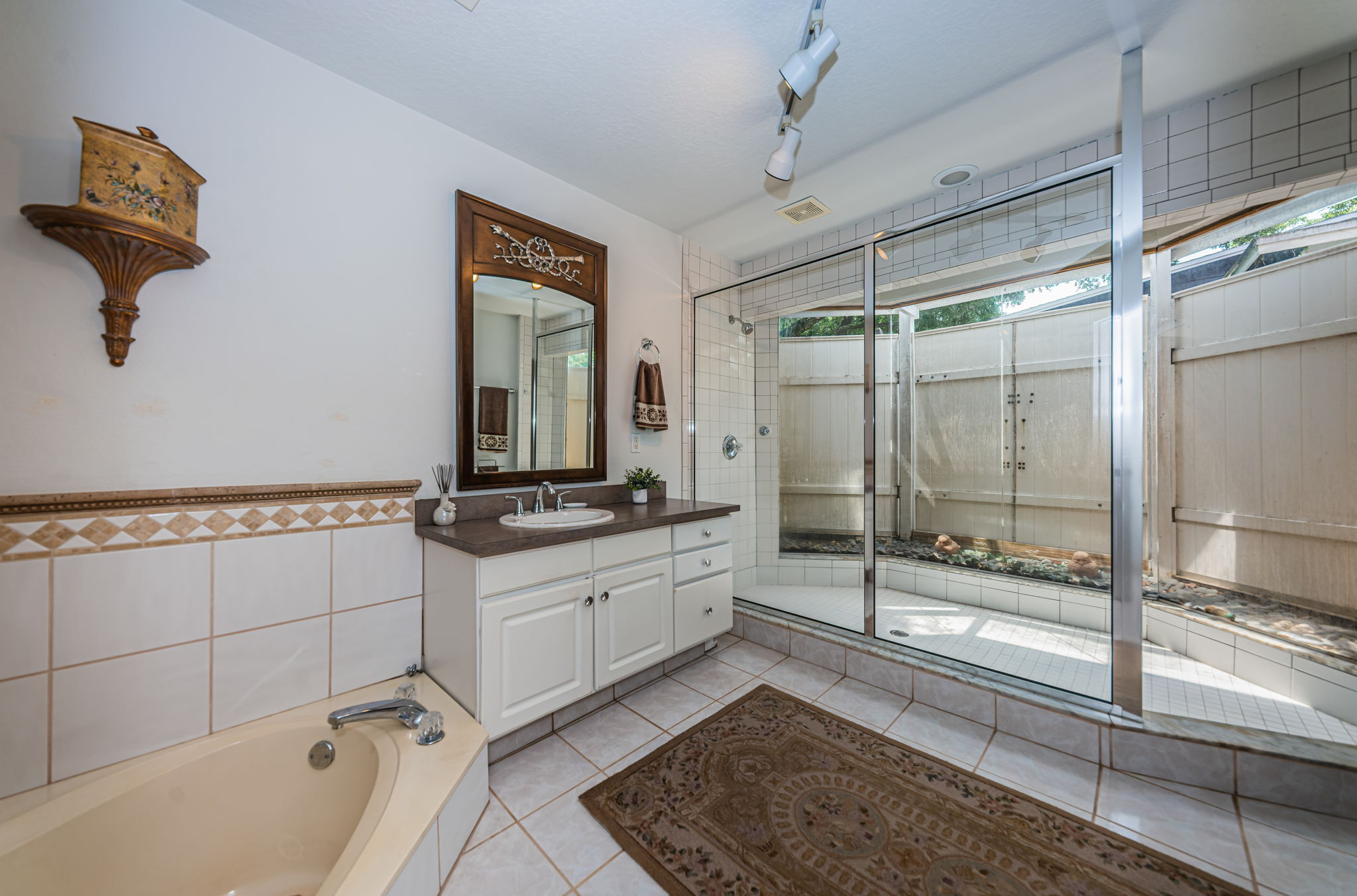 Master Bathroom1a
