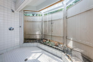 Master Bathroom1b