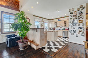 Kitchen/Breakfast Bar